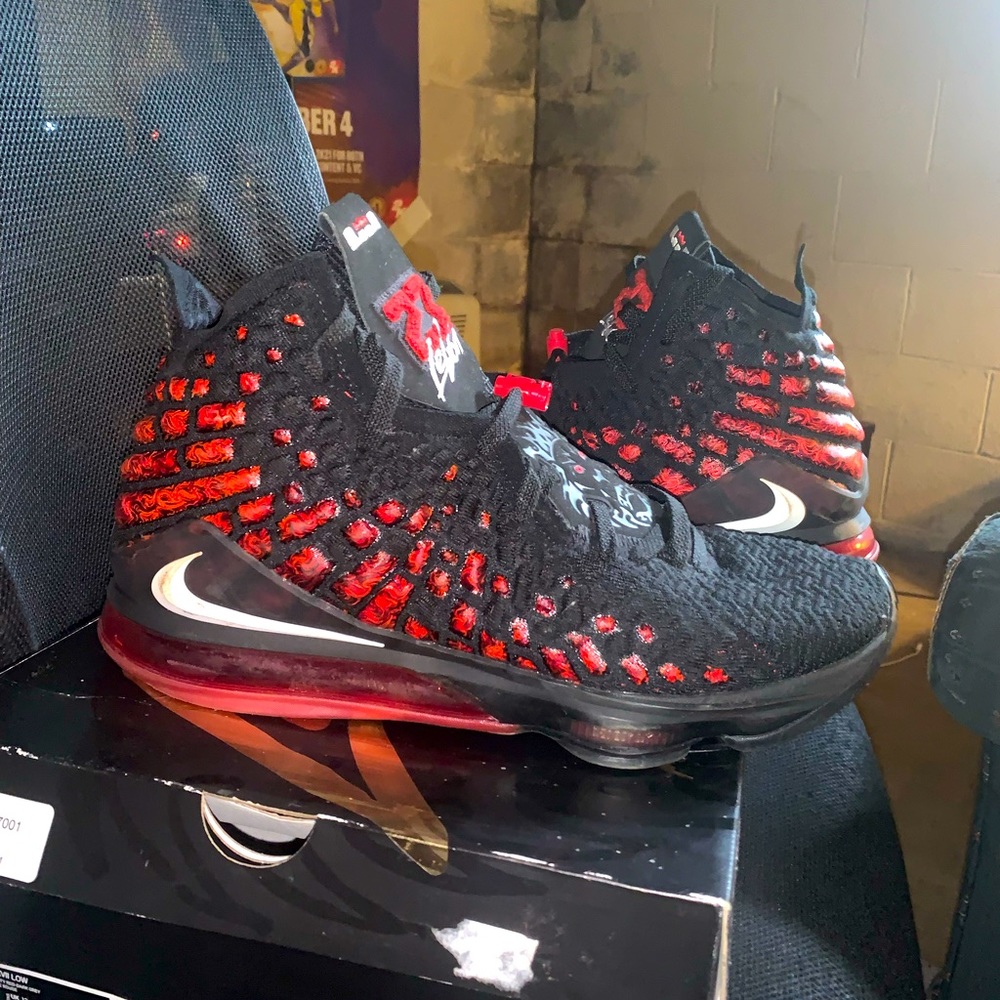 Lebron 17 - Infrared
